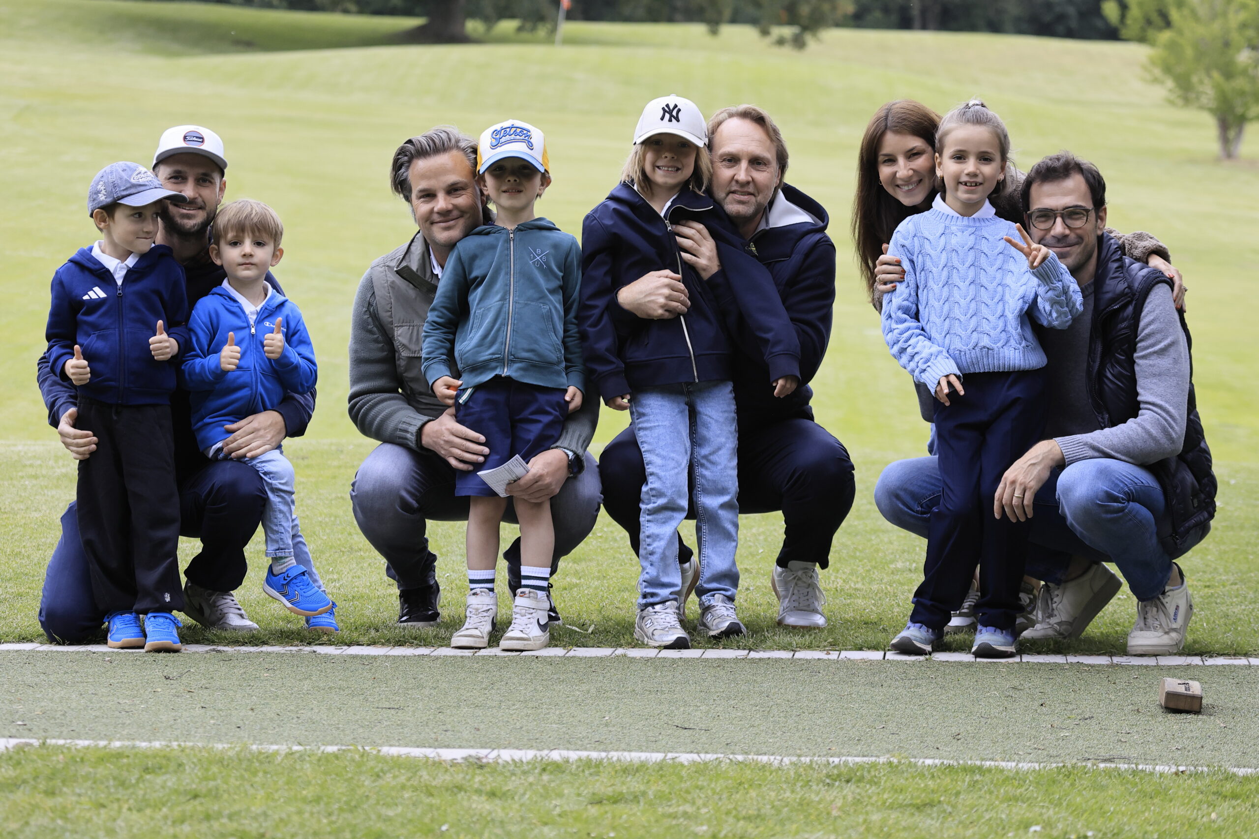 Die jüngsten Teilnehmer bei den Jugendclubmeisterschaften 2026 und ihre stolzen Eltern